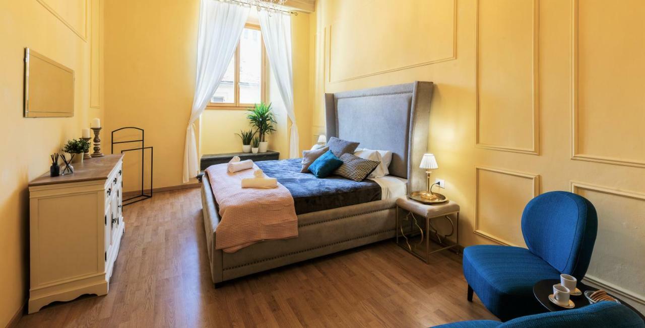 Historic Center Palace - Huge 4 Bedrooms Santa Croce Apartment - By LikehomeFlorencia Exterior foto