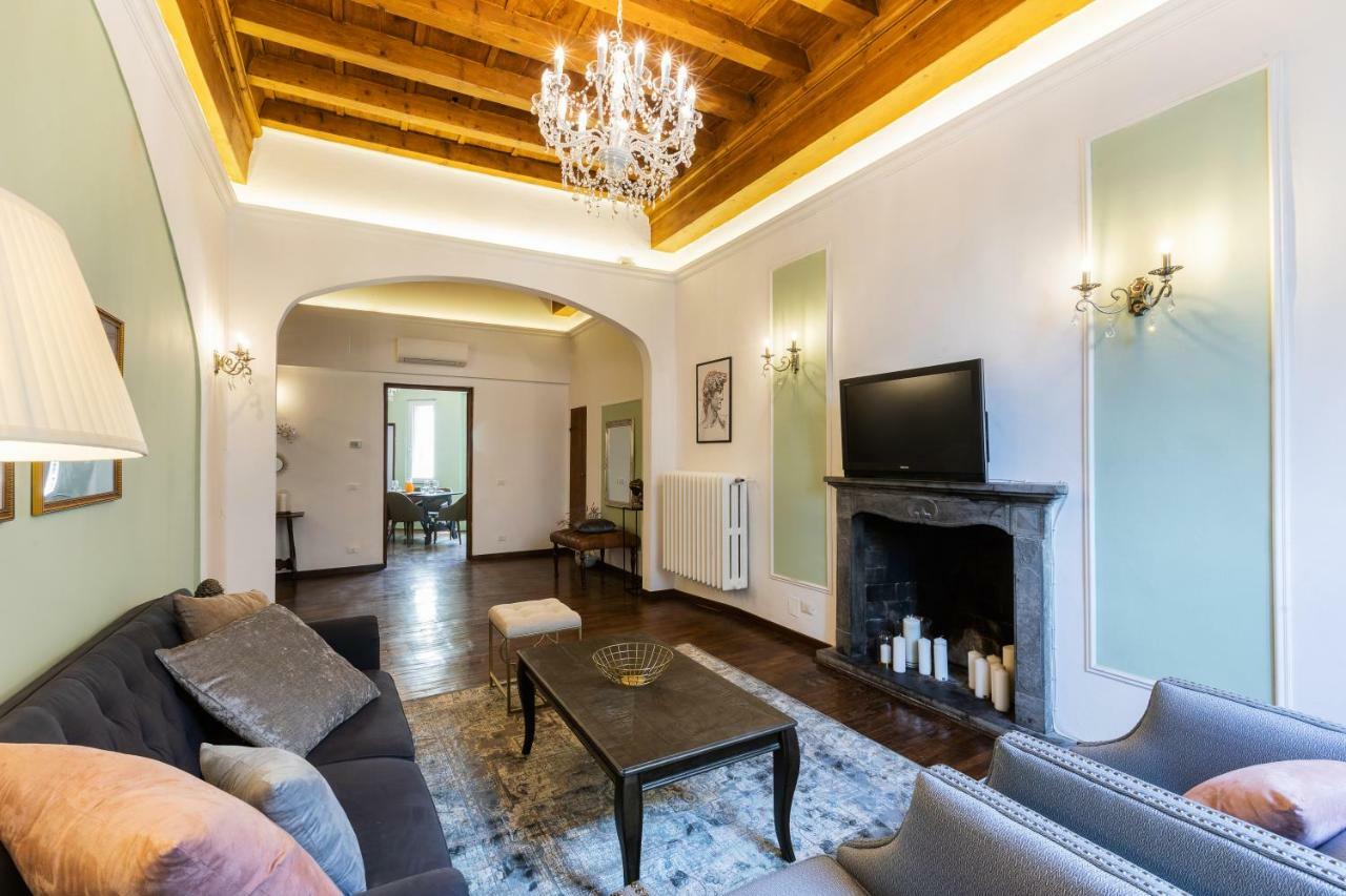 Historic Center Palace - Huge 4 Bedrooms Santa Croce Apartment - By LikehomeFlorencia Exterior foto