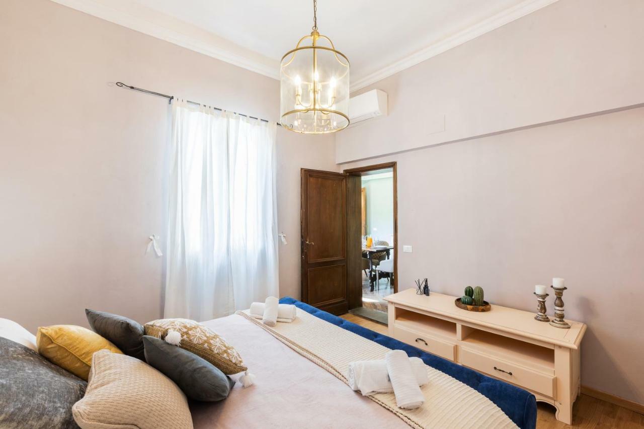 Historic Center Palace - Huge 4 Bedrooms Santa Croce Apartment - By LikehomeFlorencia Exterior foto