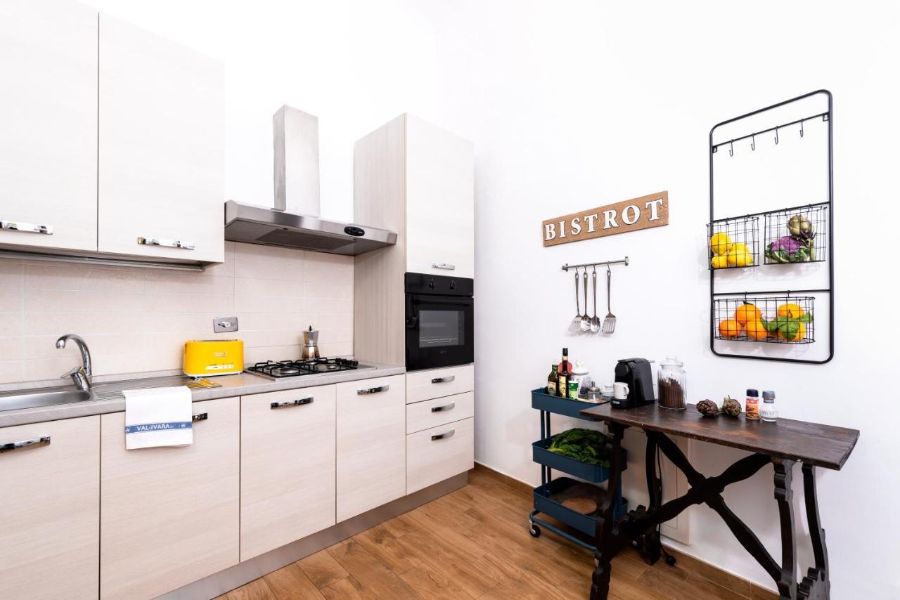 Historic Center Palace - Huge 4 Bedrooms Santa Croce Apartment - By LikehomeFlorencia Exterior foto