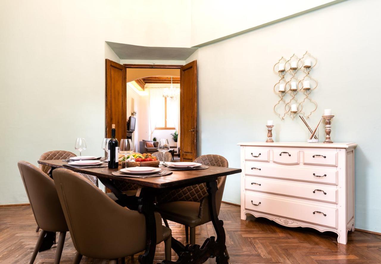 Historic Center Palace - Huge 4 Bedrooms Santa Croce Apartment - By LikehomeFlorencia Exterior foto